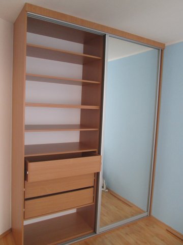 Vestavěné skříně